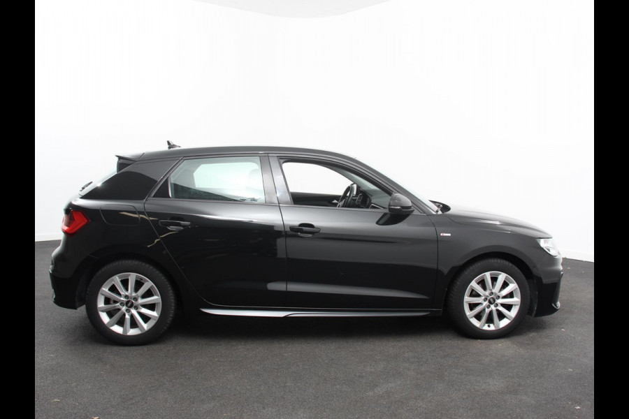 Audi A1 Sportback 30 TFSI S edition Climate control Cruise control Stoelverwarming Lichtmetalen velgen Navigatie Apple Carplay/ Android Auto Parkeersensoren