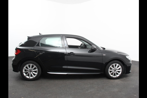 Audi A1 Sportback 30 TFSI S edition Climate control Cruise control Stoelverwarming Lichtmetalen velgen Navigatie Apple Carplay/ Android Auto Parkeersensoren