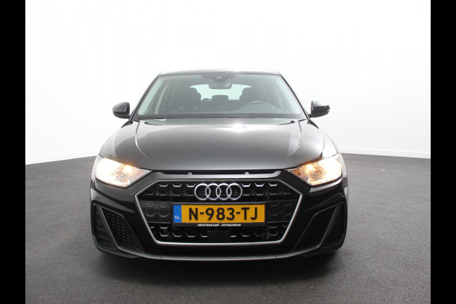 Audi A1 Sportback 30 TFSI S edition Climate control Cruise control Stoelverwarming Lichtmetalen velgen Navigatie Apple Carplay/ Android Auto Parkeersensoren
