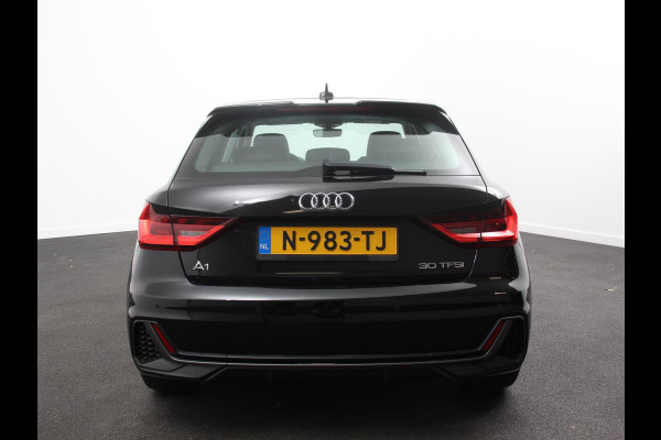 Audi A1 Sportback 30 TFSI S edition Climate control Cruise control Stoelverwarming Lichtmetalen velgen Navigatie Apple Carplay/ Android Auto Parkeersensoren