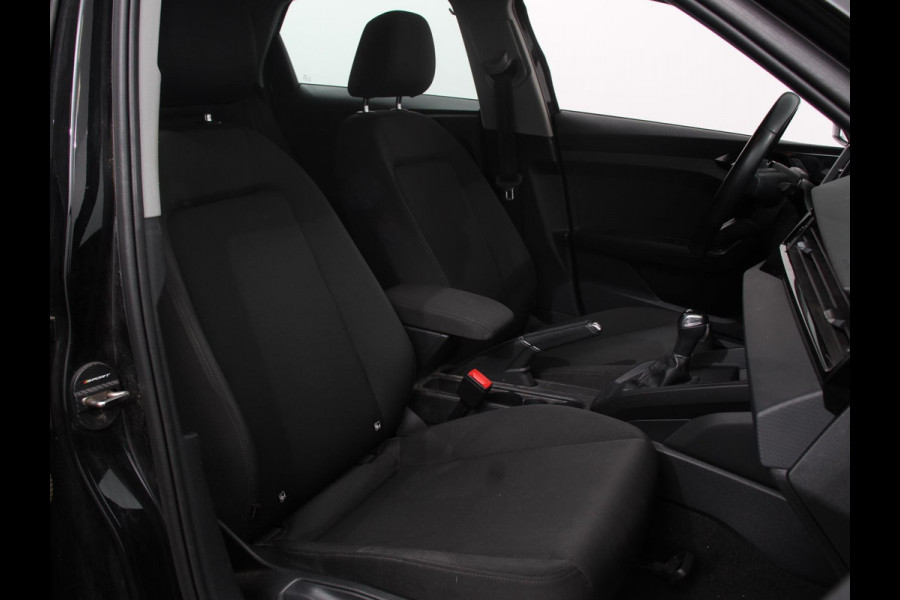 Audi A1 Sportback 30 TFSI S edition Climate control Cruise control Stoelverwarming Lichtmetalen velgen Navigatie Apple Carplay/ Android Auto Parkeersensoren