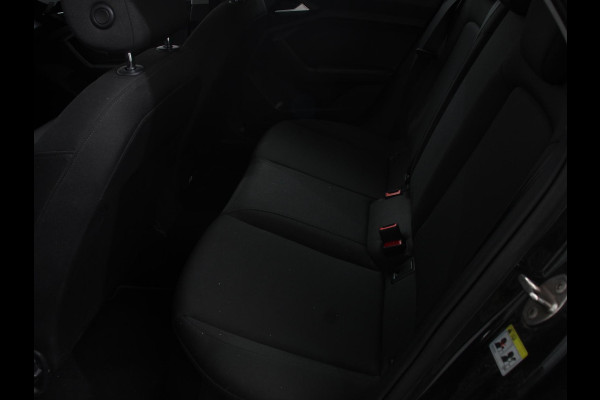 Audi A1 Sportback 30 TFSI S edition Climate control Cruise control Stoelverwarming Lichtmetalen velgen Navigatie Apple Carplay/ Android Auto Parkeersensoren