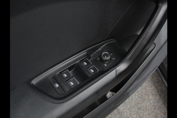 Audi A1 Sportback 30 TFSI S edition Climate control Cruise control Stoelverwarming Lichtmetalen velgen Navigatie Apple Carplay/ Android Auto Parkeersensoren