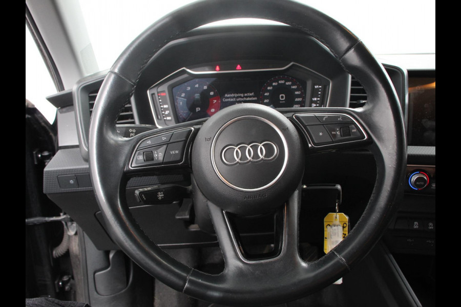 Audi A1 Sportback 30 TFSI S edition Climate control Cruise control Stoelverwarming Lichtmetalen velgen Navigatie Apple Carplay/ Android Auto Parkeersensoren