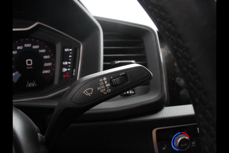 Audi A1 Sportback 30 TFSI S edition Climate control Cruise control Stoelverwarming Lichtmetalen velgen Navigatie Apple Carplay/ Android Auto Parkeersensoren
