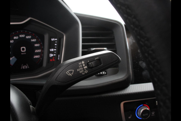 Audi A1 Sportback 30 TFSI S edition Climate control Cruise control Stoelverwarming Lichtmetalen velgen Navigatie Apple Carplay/ Android Auto Parkeersensoren