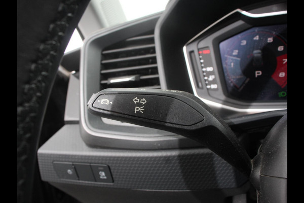 Audi A1 Sportback 30 TFSI S edition Climate control Cruise control Stoelverwarming Lichtmetalen velgen Navigatie Apple Carplay/ Android Auto Parkeersensoren