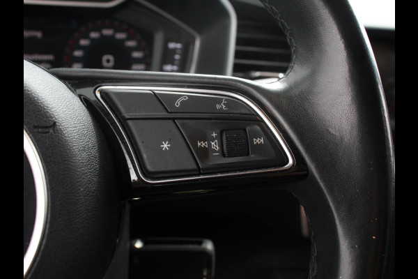 Audi A1 Sportback 30 TFSI S edition Climate control Cruise control Stoelverwarming Lichtmetalen velgen Navigatie Apple Carplay/ Android Auto Parkeersensoren
