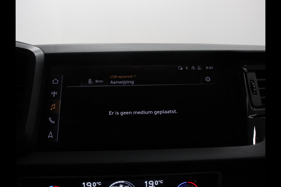 Audi A1 Sportback 30 TFSI S edition Climate control Cruise control Stoelverwarming Lichtmetalen velgen Navigatie Apple Carplay/ Android Auto Parkeersensoren