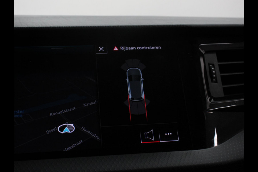 Audi A1 Sportback 30 TFSI S edition Climate control Cruise control Stoelverwarming Lichtmetalen velgen Navigatie Apple Carplay/ Android Auto Parkeersensoren