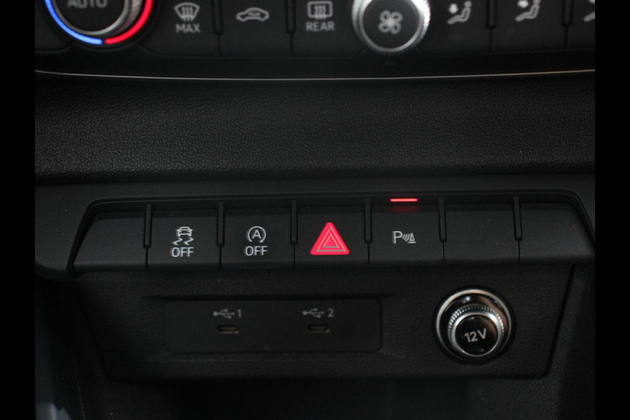 Audi A1 Sportback 30 TFSI S edition Climate control Cruise control Stoelverwarming Lichtmetalen velgen Navigatie Apple Carplay/ Android Auto Parkeersensoren