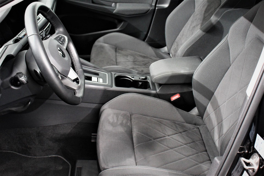 Volkswagen Golf 1.5 eTSI 150pk DSG Style Navigatie Climate Control Led Adaptieve Cruise Control Led Digitale Cockpit Extra getint glas Apple Carplay/ Android Auto