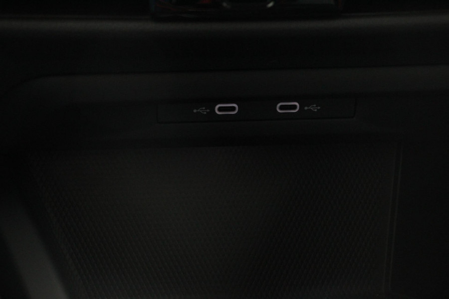 Volkswagen Golf 1.5 eTSI 150pk DSG Style Navigatie Climate Control Led Adaptieve Cruise Control Led Digitale Cockpit Extra getint glas Apple Carplay/ Android Auto