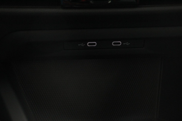 Volkswagen Golf 1.5 eTSI 150pk DSG Style Navigatie Climate Control Led Adaptieve Cruise Control Led Digitale Cockpit Extra getint glas Apple Carplay/ Android Auto