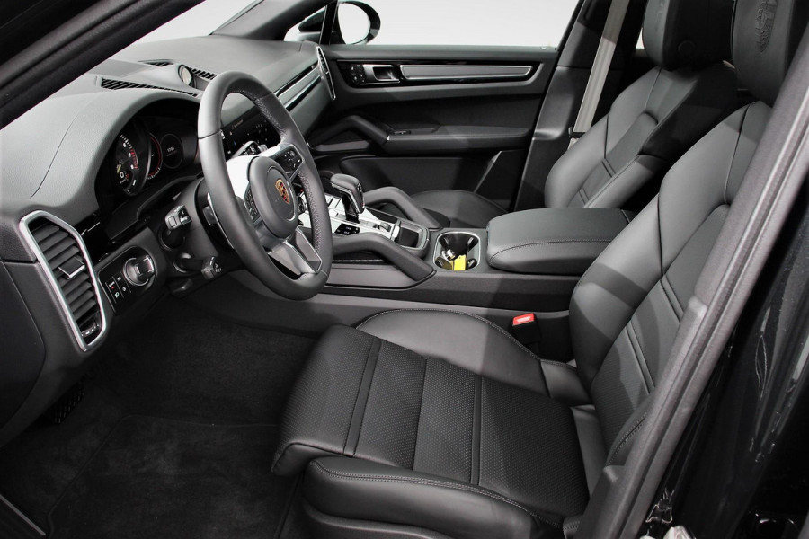 Porsche Cayenne Coupé 3.0 E-Hybrid 462pk Platinum Edition DEMO! Luchtvering Leder Panoramadak Camera Navigatie Elektrisch bedienbare achterklep Apple Carplay/ Android Auto Sfeerverlichting Cruise control
