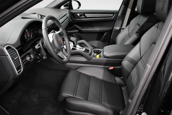 Porsche Cayenne Coupé 3.0 E-Hybrid 462pk Platinum Edition DEMO! Luchtvering Leder Panoramadak Camera Navigatie Elektrisch bedienbare achterklep Apple Carplay/ Android Auto Sfeerverlichting Cruise control