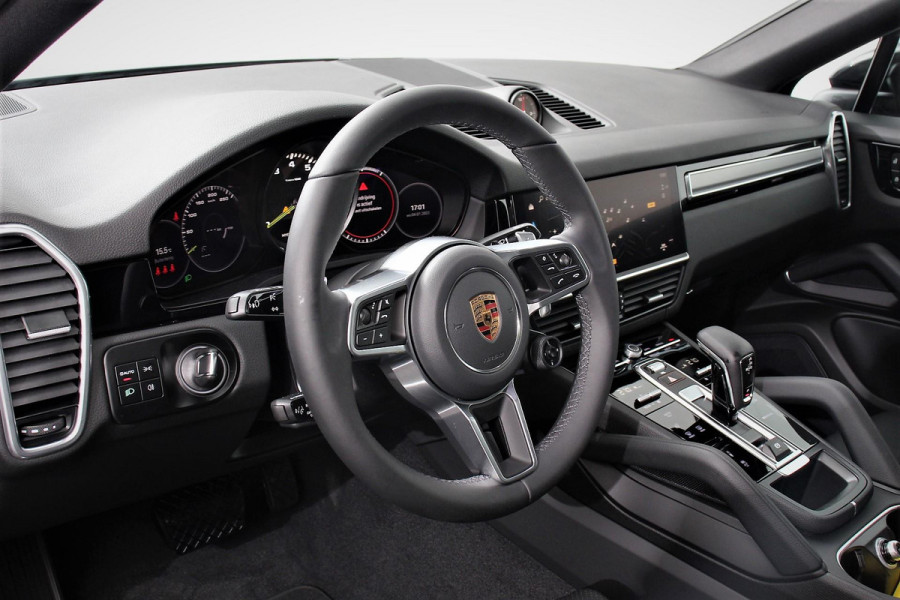 Porsche Cayenne Coupé 3.0 E-Hybrid 462pk Platinum Edition DEMO! Luchtvering Leder Panoramadak Camera Navigatie Elektrisch bedienbare achterklep Apple Carplay/ Android Auto Sfeerverlichting Cruise control