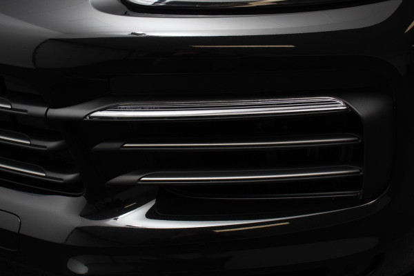 Porsche Cayenne Coupé 3.0 E-Hybrid 462pk Platinum Edition DEMO! Luchtvering Leder Panoramadak Camera Navigatie Elektrisch bedienbare achterklep Apple Carplay/ Android Auto Sfeerverlichting Cruise control