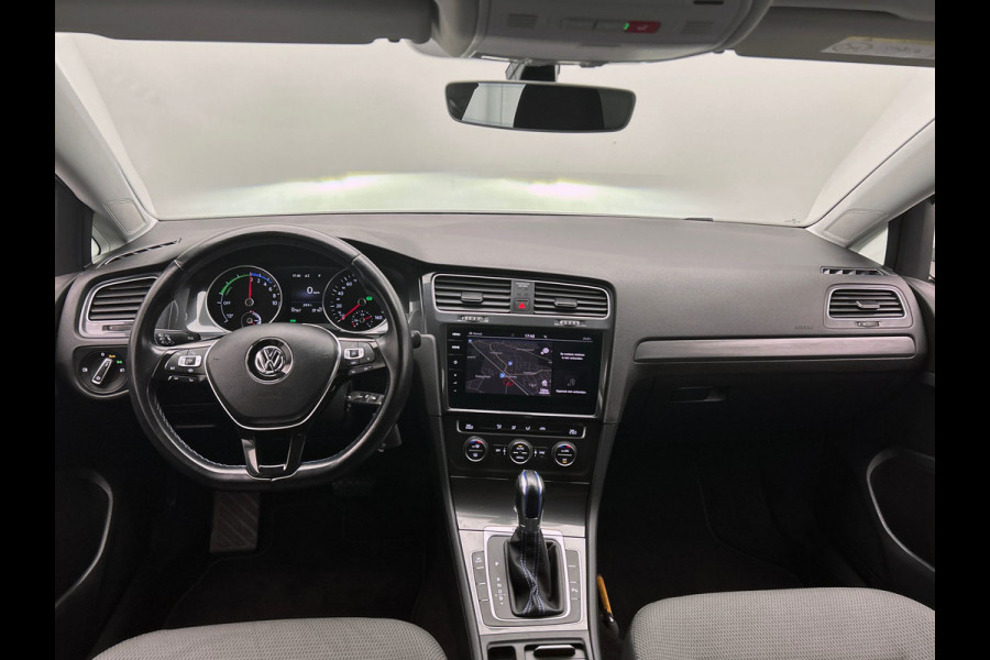 Volkswagen e-Golf E-Golf | Origineel NL | Dealeronderhouden | Climate/Control | Carplay | PDC | Adaptieve Cruise/Control |