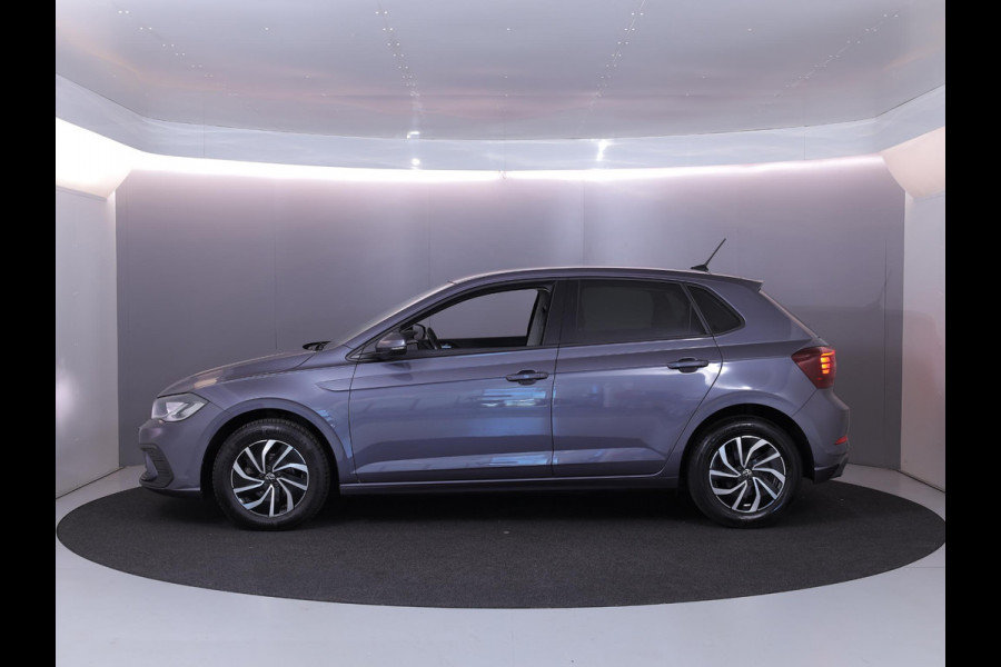 Volkswagen Polo 1.0 TSI Life 95 pk | Navigatie | Parkeersensoren | Adaptieve cruise control | LED koplampen |