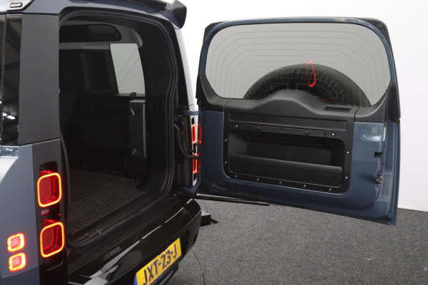 Land Rover Defender 110 2.0 P400e 110 6P. SE 404 PK PHEV, Urban Look, Panoramadak, Trekhaak, Leder