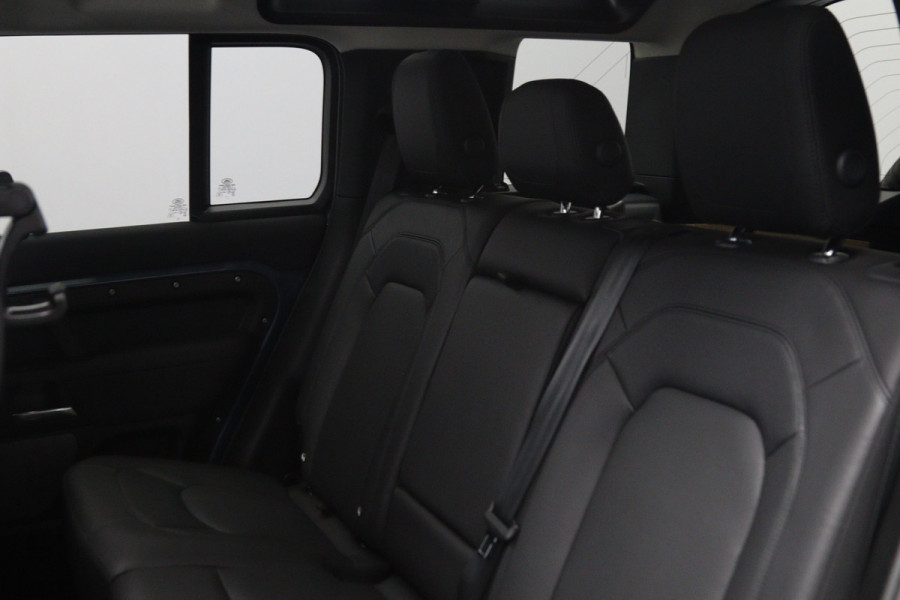 Land Rover Defender 110 2.0 P400e 110 6P. SE 404 PK PHEV, Urban Look, Panoramadak, Trekhaak, Leder