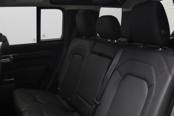 Land Rover Defender 110 2.0 P400e 110 6P. SE 404 PK PHEV, Urban Look, Panoramadak, Trekhaak, Leder