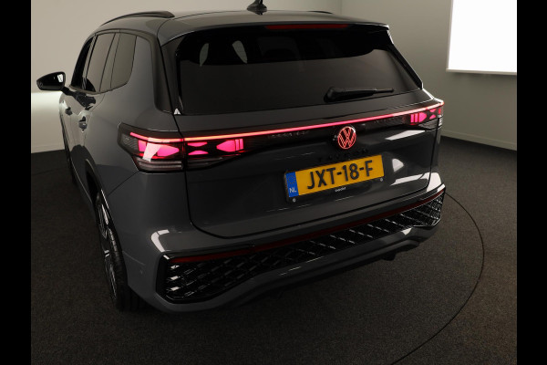 Volkswagen Tayron 1.5 eHybrid R-Line Edition 272 pk Automaat (DSG) |Verlengde garantie |  Navigatie | Panoramadak | Parkeersensoren (Park assist) | Achteruitrijcamera | Black Style pakket | R-Line |