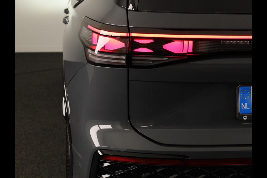 Volkswagen Tayron 1.5 eHybrid R-Line Edition 272 pk Automaat (DSG) |Verlengde garantie |  Navigatie | Panoramadak | Parkeersensoren (Park assist) | Achteruitrijcamera | Black Style pakket | R-Line |