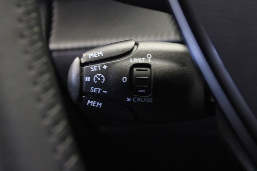 Peugeot 2008 1.2 PureTech 100 Allure |Navi|Camera|