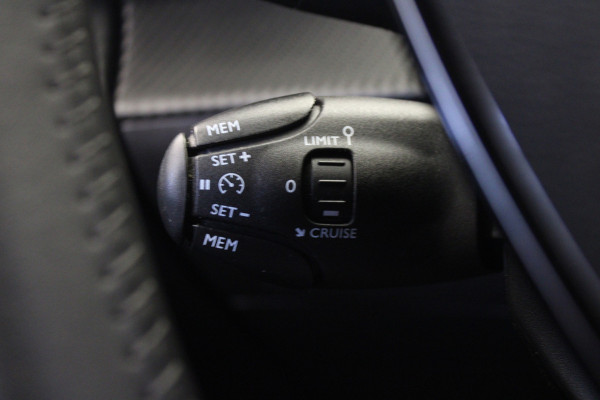 Peugeot 2008 1.2 PureTech 100 Allure |Navi|Camera|