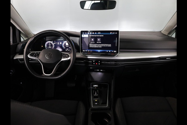 Volkswagen Golf 1.5 eHybrid Style Edition 204 pk Automaat (DSG) | Navigatie via App | Parkeersensoren (Park assist) | Achteruitrijcamera | Adaptieve cruise control | Autom. airco (3 zones) |