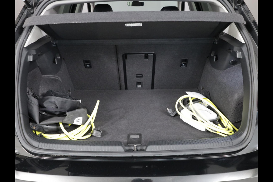 Volkswagen Golf 1.5 eHybrid Style Edition 204 pk Automaat (DSG) | Navigatie via App | Parkeersensoren (Park assist) | Achteruitrijcamera | Adaptieve cruise control | Autom. airco (3 zones) |