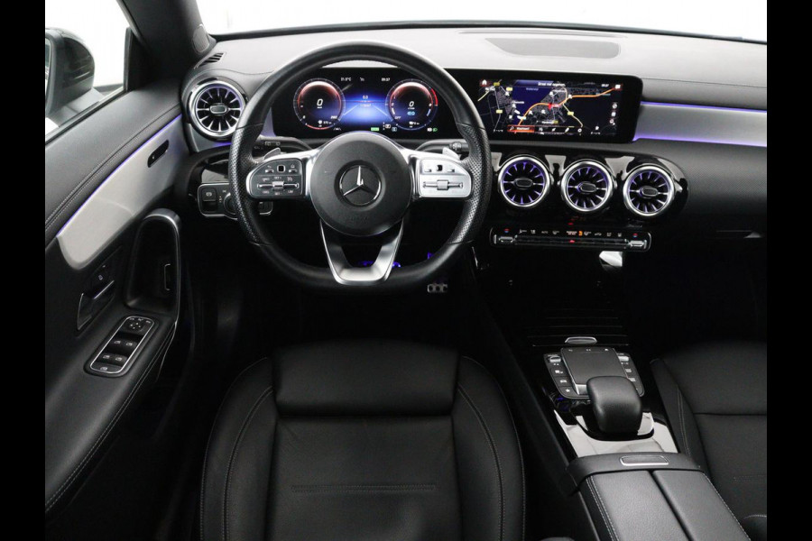 Mercedes-Benz CLA-Klasse Shooting Brake 250 e AMG Line | SOH 92.9% | Trekhaak | Leder | Camera | Carplay | Park assist | Cruise control | Sfeerverlichting | Stoelverwarming | Full LED | Climate control |