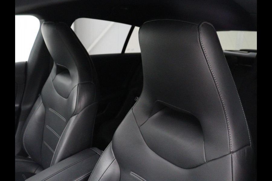 Mercedes-Benz CLA-Klasse Shooting Brake 250 e AMG Line | SOH 92.9% | Trekhaak | Leder | Camera | Carplay | Park assist | Cruise control | Sfeerverlichting | Stoelverwarming | Full LED | Climate control |