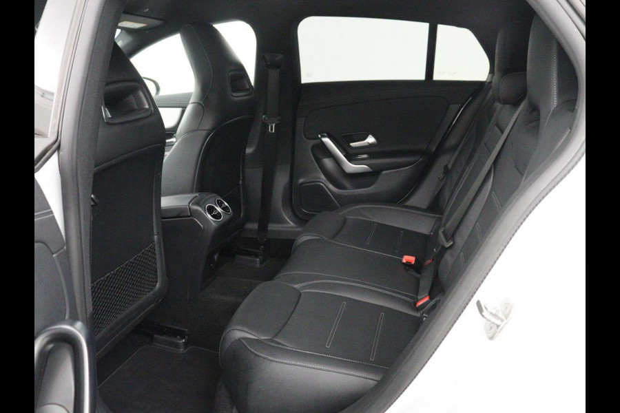Mercedes-Benz CLA-Klasse Shooting Brake 250 e AMG Line | SOH 92.9% | Trekhaak | Leder | Camera | Carplay | Park assist | Cruise control | Sfeerverlichting | Stoelverwarming | Full LED | Climate control |