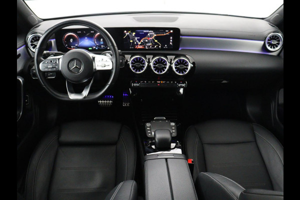 Mercedes-Benz CLA-Klasse Shooting Brake 250 e AMG Line | SOH 92.9% | Trekhaak | Leder | Camera | Carplay | Park assist | Cruise control | Sfeerverlichting | Stoelverwarming | Full LED | Climate control |