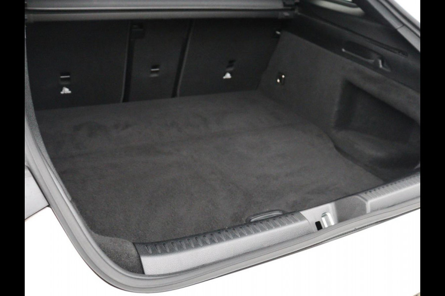 Mercedes-Benz CLA-Klasse Shooting Brake 250 e AMG Line | SOH 92.9% | Trekhaak | Leder | Camera | Carplay | Park assist | Cruise control | Sfeerverlichting | Stoelverwarming | Full LED | Climate control |