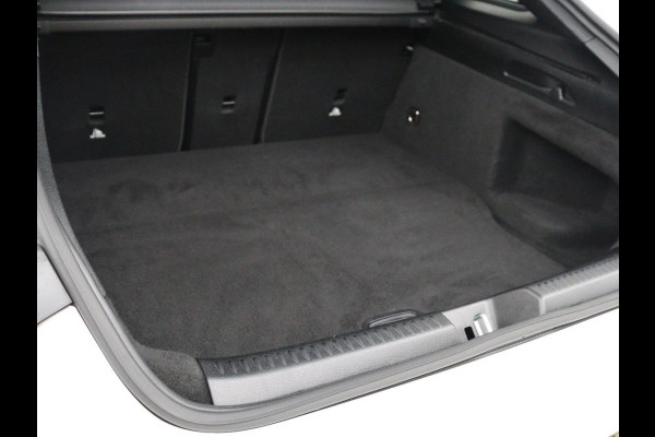 Mercedes-Benz CLA-Klasse Shooting Brake 250 e AMG Line | SOH 92.9% | Trekhaak | Leder | Camera | Carplay | Park assist | Cruise control | Sfeerverlichting | Stoelverwarming | Full LED | Climate control |