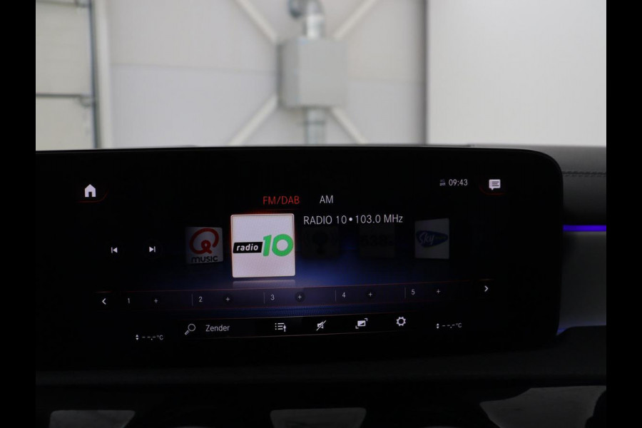 Mercedes-Benz CLA-Klasse Shooting Brake 250 e AMG Line | SOH 92.9% | Trekhaak | Leder | Camera | Carplay | Park assist | Cruise control | Sfeerverlichting | Stoelverwarming | Full LED | Climate control |
