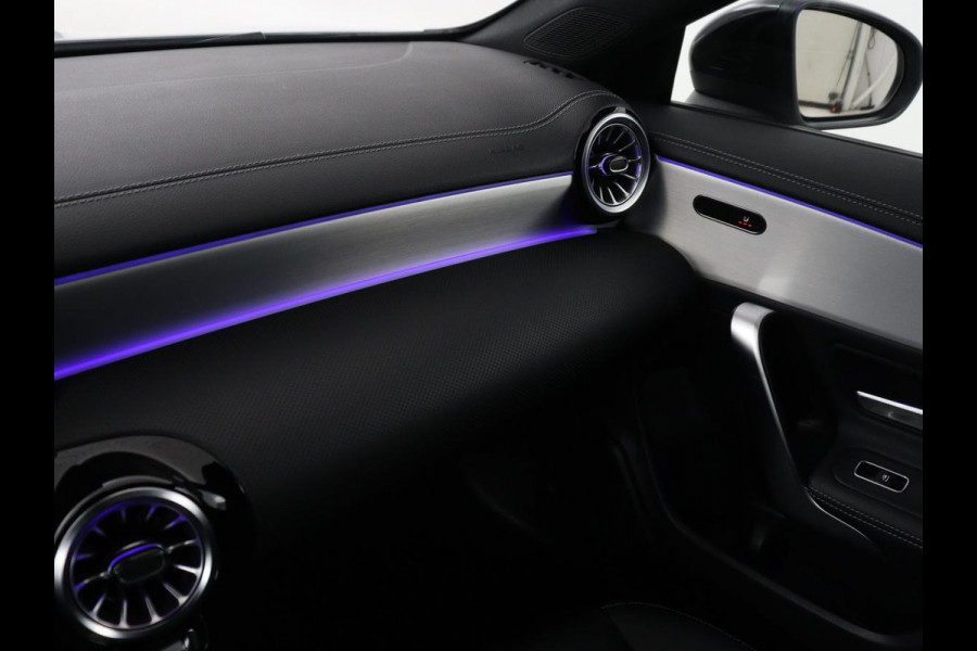 Mercedes-Benz CLA-Klasse Shooting Brake 250 e AMG Line | SOH 92.9% | Trekhaak | Leder | Camera | Carplay | Park assist | Cruise control | Sfeerverlichting | Stoelverwarming | Full LED | Climate control |