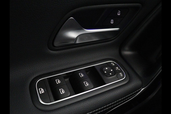 Mercedes-Benz CLA-Klasse Shooting Brake 250 e AMG Line | SOH 92.9% | Trekhaak | Leder | Camera | Carplay | Park assist | Cruise control | Sfeerverlichting | Stoelverwarming | Full LED | Climate control |