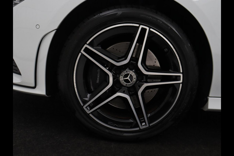 Mercedes-Benz CLA-Klasse Shooting Brake 250 e AMG Line | SOH 92.9% | Trekhaak | Leder | Camera | Carplay | Park assist | Cruise control | Sfeerverlichting | Stoelverwarming | Full LED | Climate control |