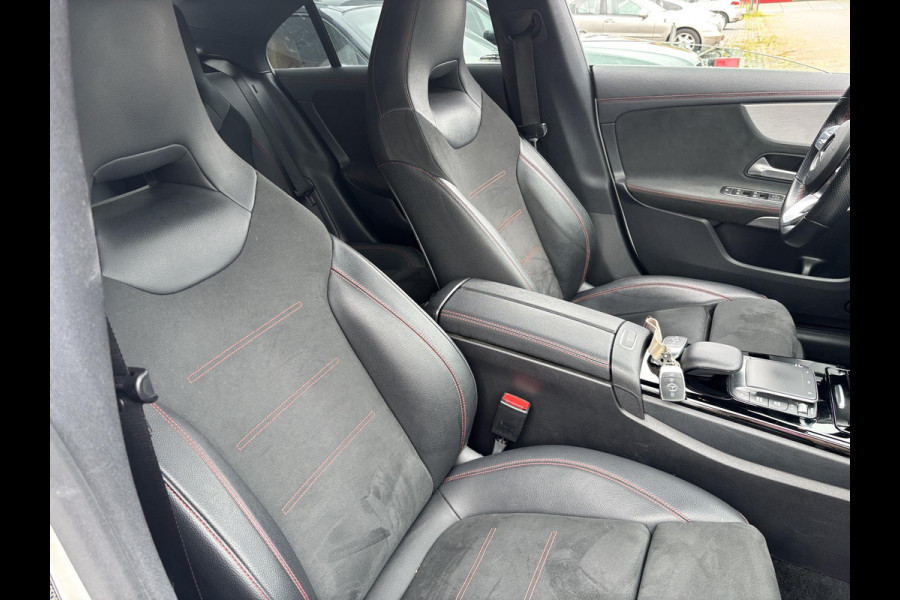 Mercedes-Benz CLA-Klasse 220 4MATIC AMG Premium
