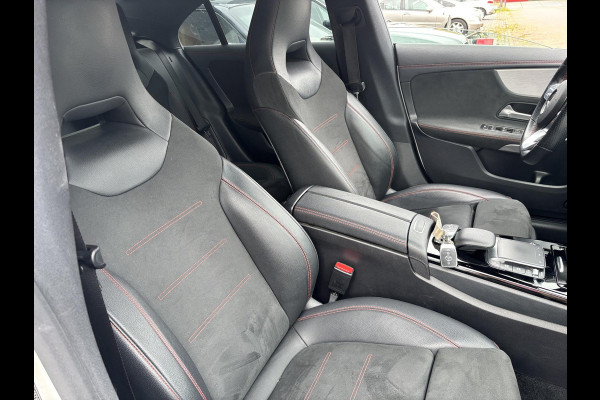 Mercedes-Benz CLA-Klasse 220 4MATIC AMG Premium