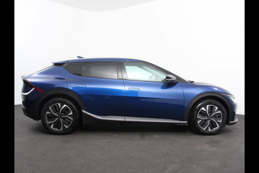Kia Ev6 Light Edition 58 kWh SOH 99% Navigatie Apple Carplay Android Auto Camera Parkeersensoren achter Cruise Control Climate Control Lichtmetalen Velgen