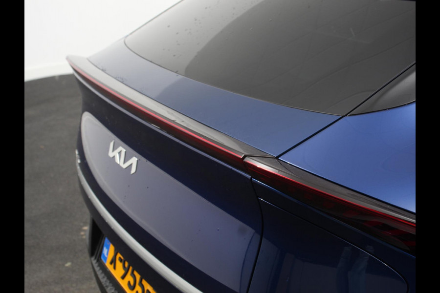 Kia Ev6 Light Edition 58 kWh SOH 99% Navigatie Apple Carplay Android Auto Camera Parkeersensoren achter Cruise Control Climate Control Lichtmetalen Velgen