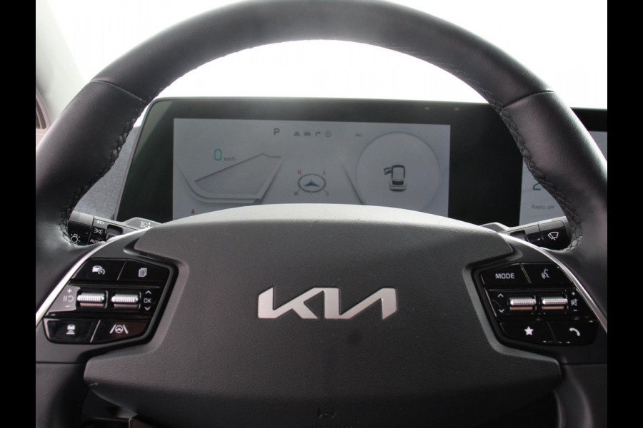 Kia Ev6 Light Edition 58 kWh SOH 99% Navigatie Apple Carplay Android Auto Camera Parkeersensoren achter Cruise Control Climate Control Lichtmetalen Velgen