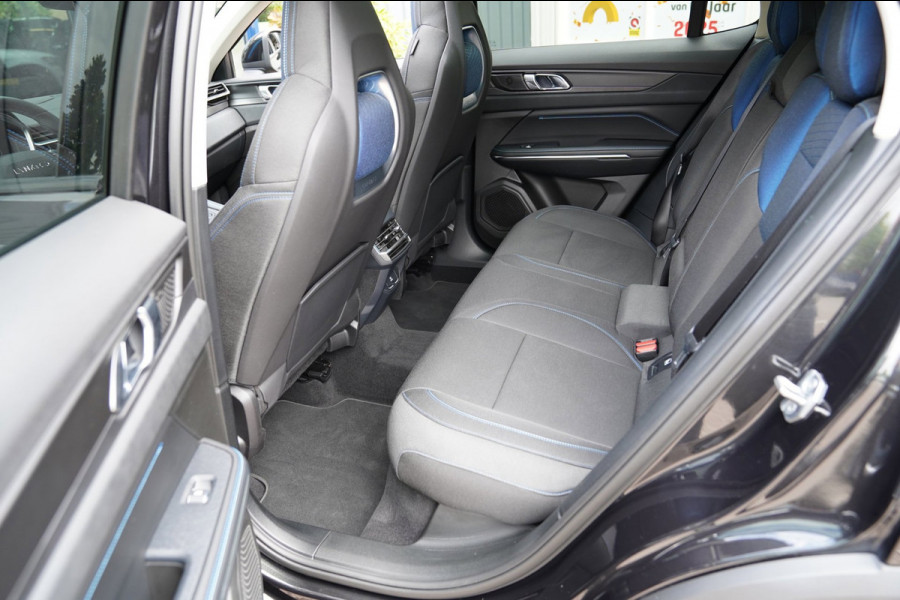 Lynk & Co 01 1.5|Prijs incl. 12 mnd garantie| PDC Panoramadak LMV Navi Apple carplay/Android auto Camera