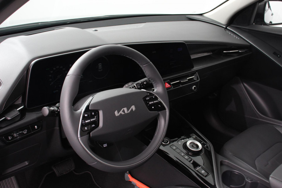 Kia Niro EV DynamicPlusLine 64.8 kWh Navigatie Half Leder Schuif-kantel dak Electrisch bedienbare achterklep DAB Led Camera Extra Getint Glas Lichtmetalen Velgen